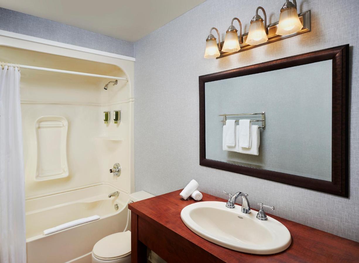 Sir Sam'S Inn & Spa (Adults Only) Haliburton Exterior photo