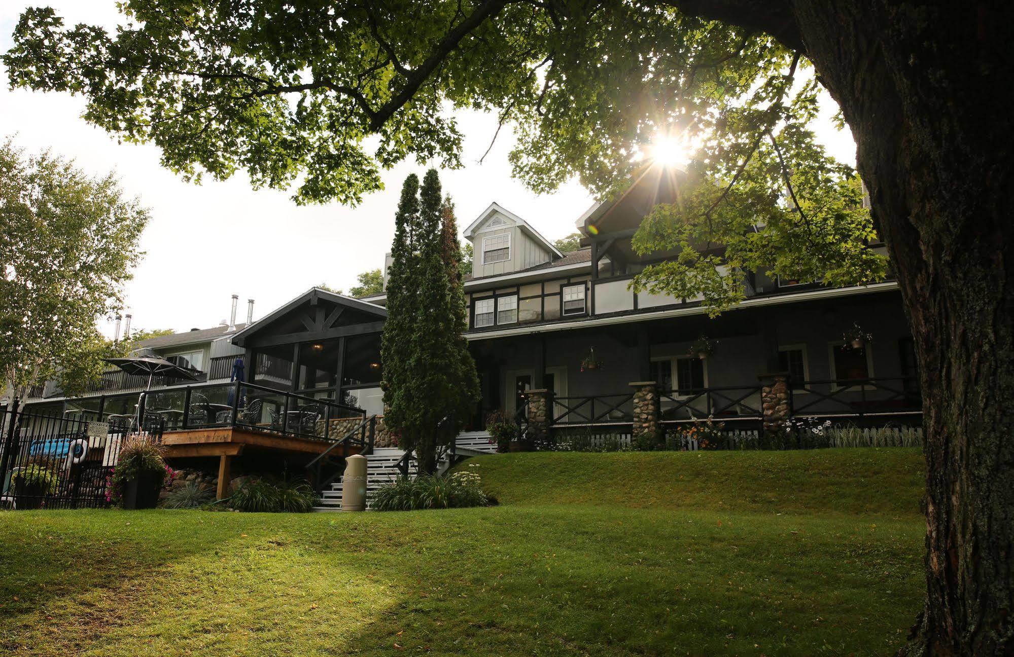 Sir Sam'S Inn & Spa (Adults Only) Haliburton Exterior photo