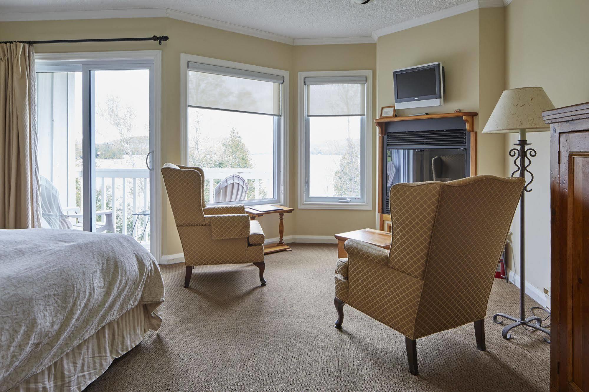 Sir Sam'S Inn & Spa (Adults Only) Haliburton Exterior photo