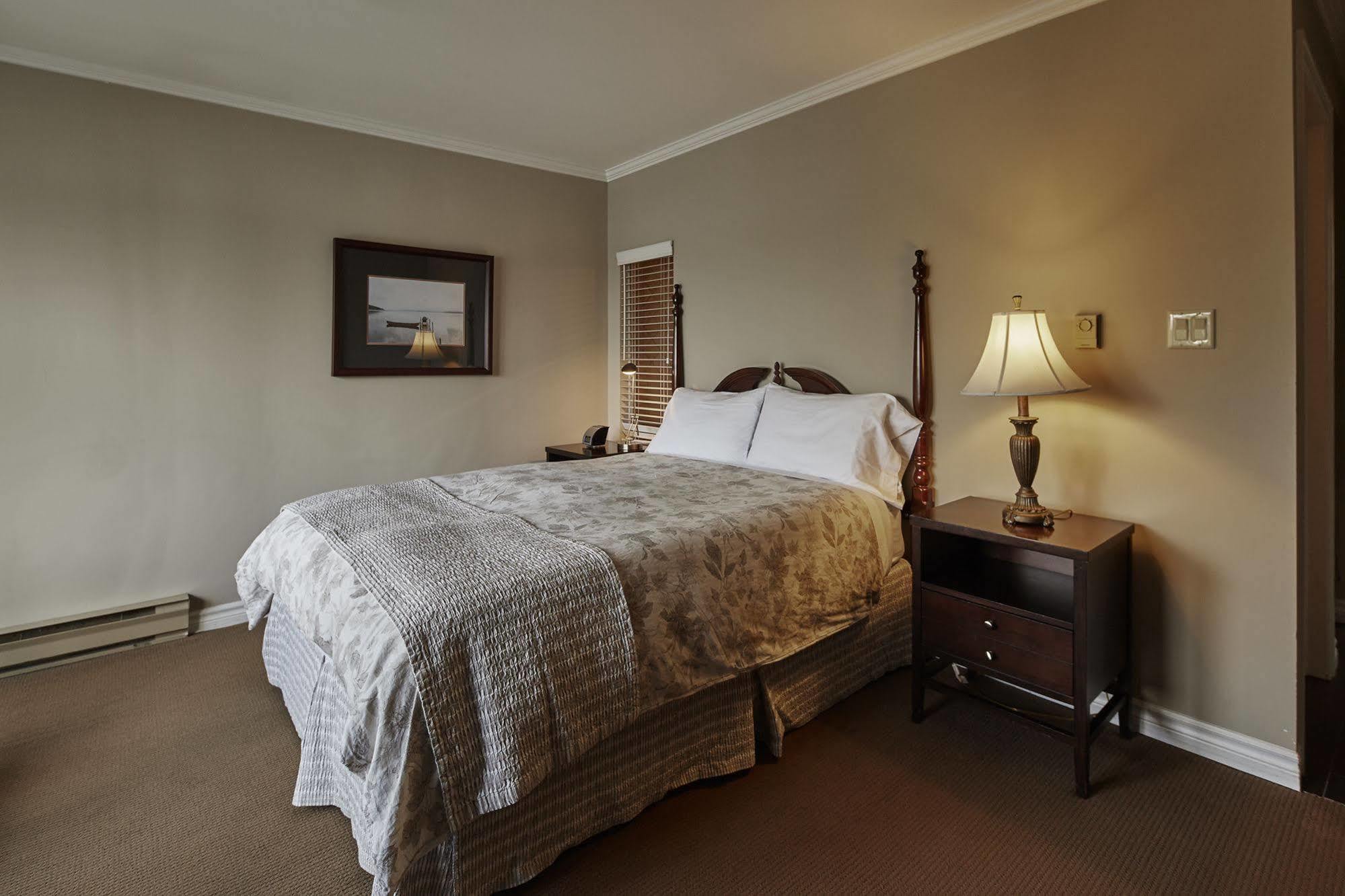 Sir Sam'S Inn & Spa (Adults Only) Haliburton Exterior photo