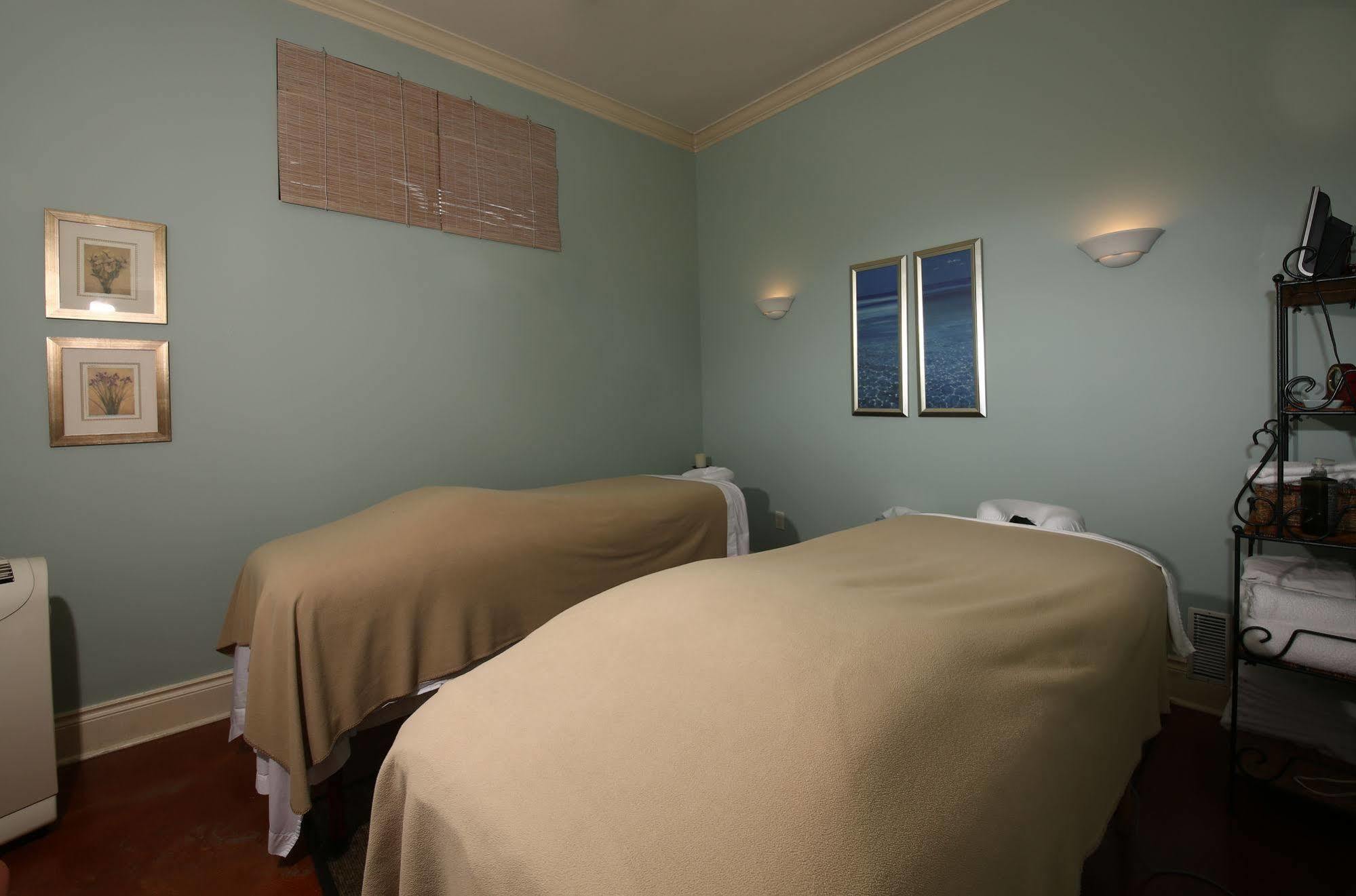 Sir Sam'S Inn & Spa (Adults Only) Haliburton Exterior photo