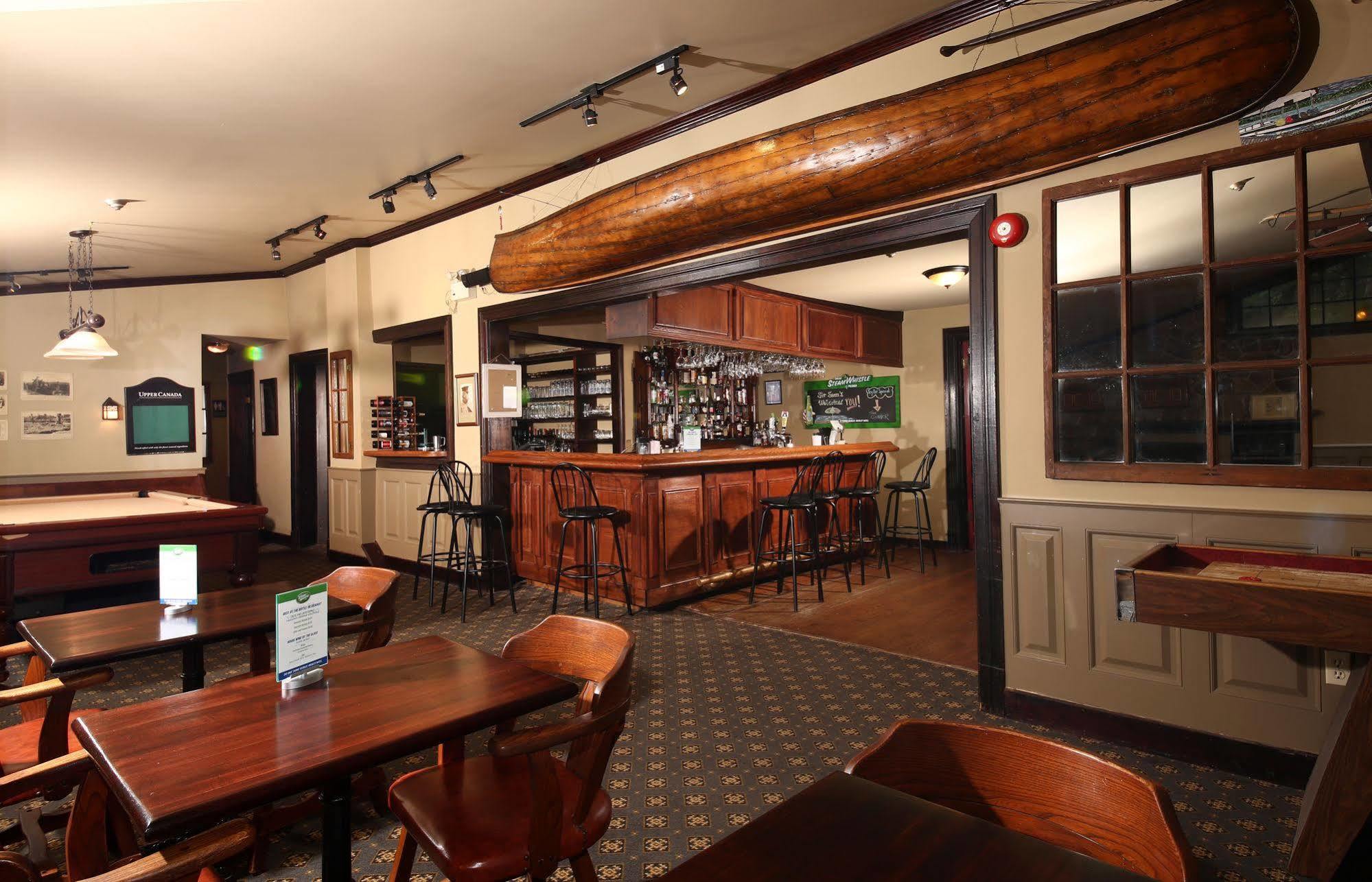 Sir Sam'S Inn & Spa (Adults Only) Haliburton Exterior photo