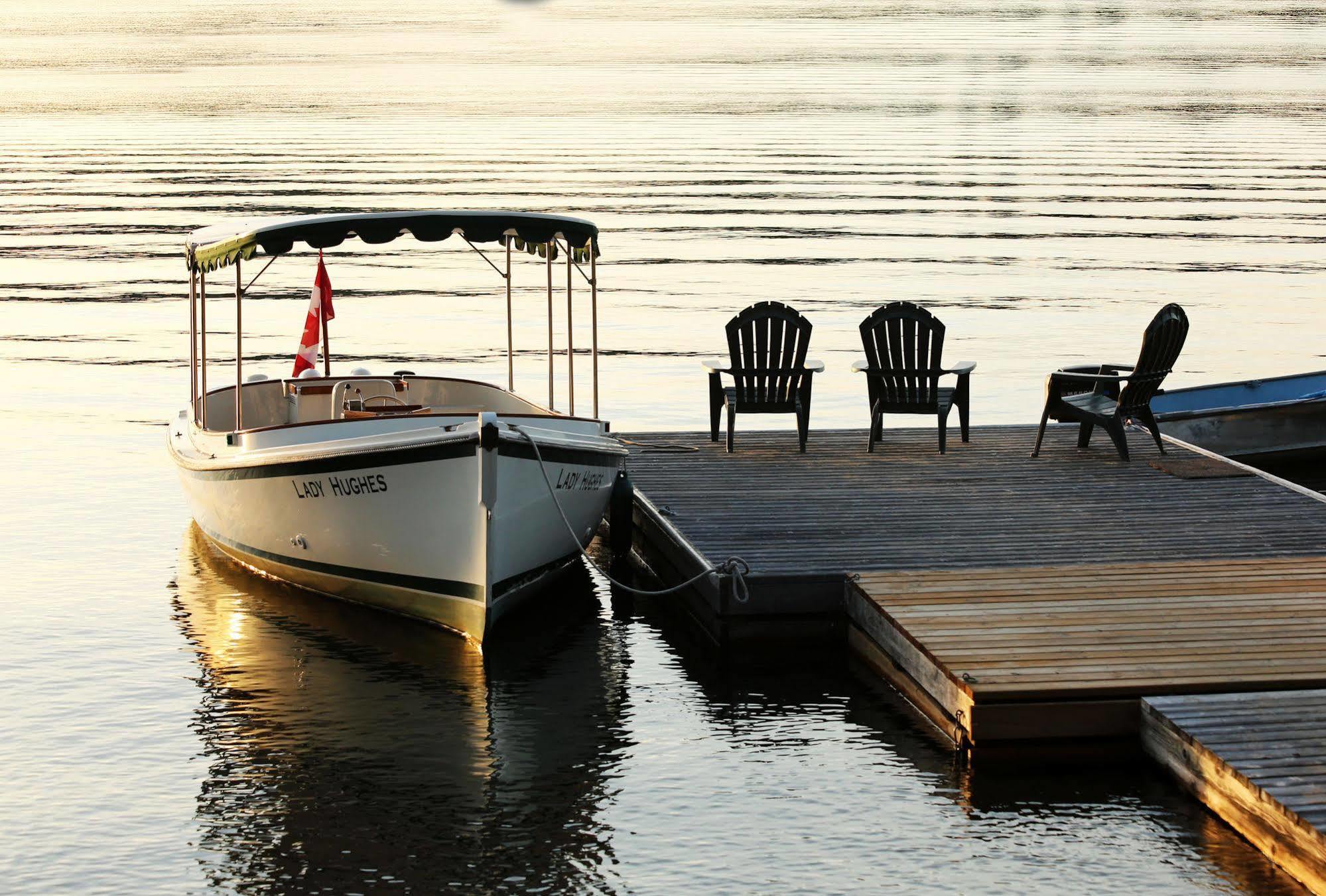 Sir Sam'S Inn & Spa (Adults Only) Haliburton Exterior photo