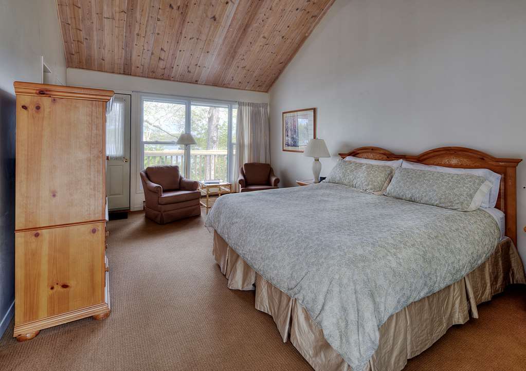 Sir Sam'S Inn & Spa (Adults Only) Haliburton Room photo
