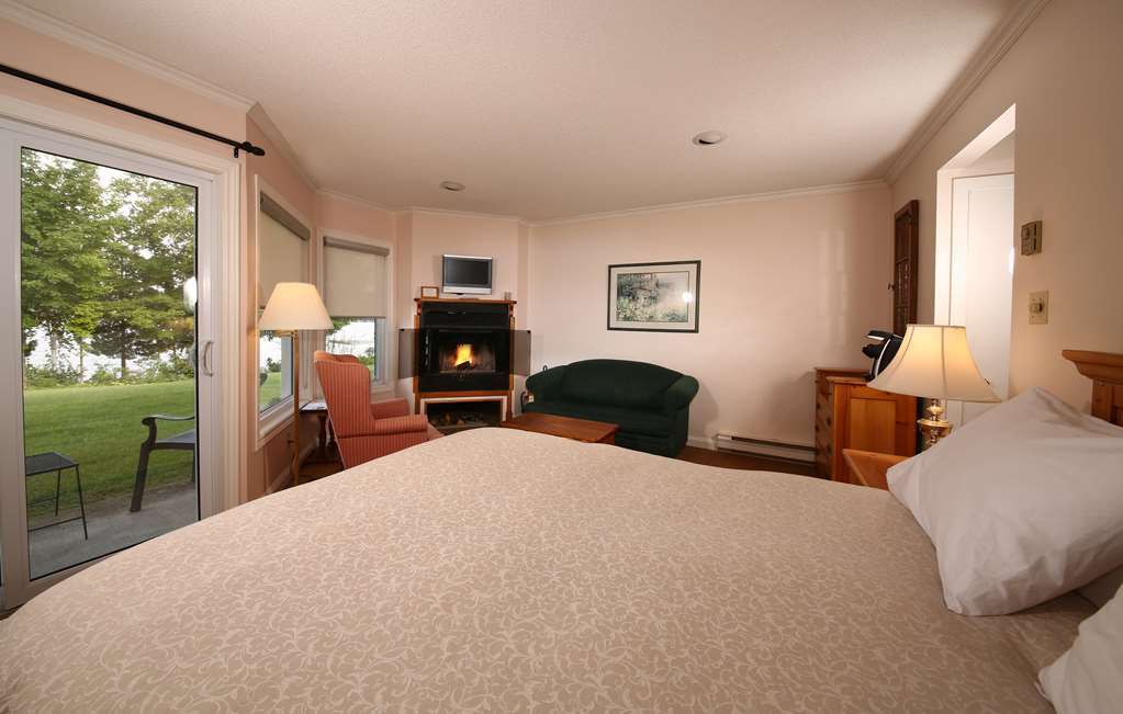 Sir Sam'S Inn & Spa (Adults Only) Haliburton Room photo